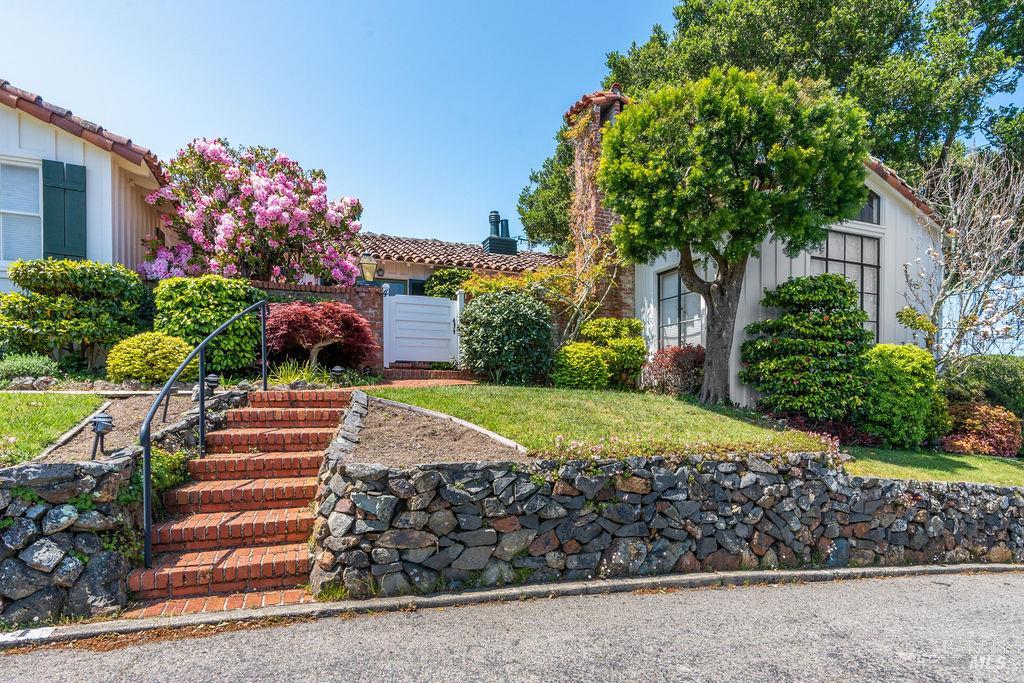 4 Cloud View Cir