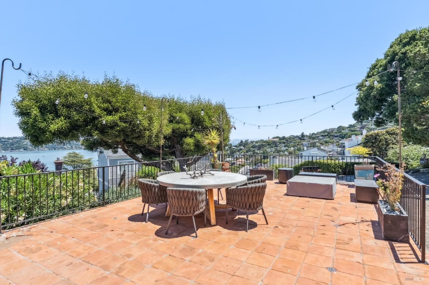 231 Cazneau Ave