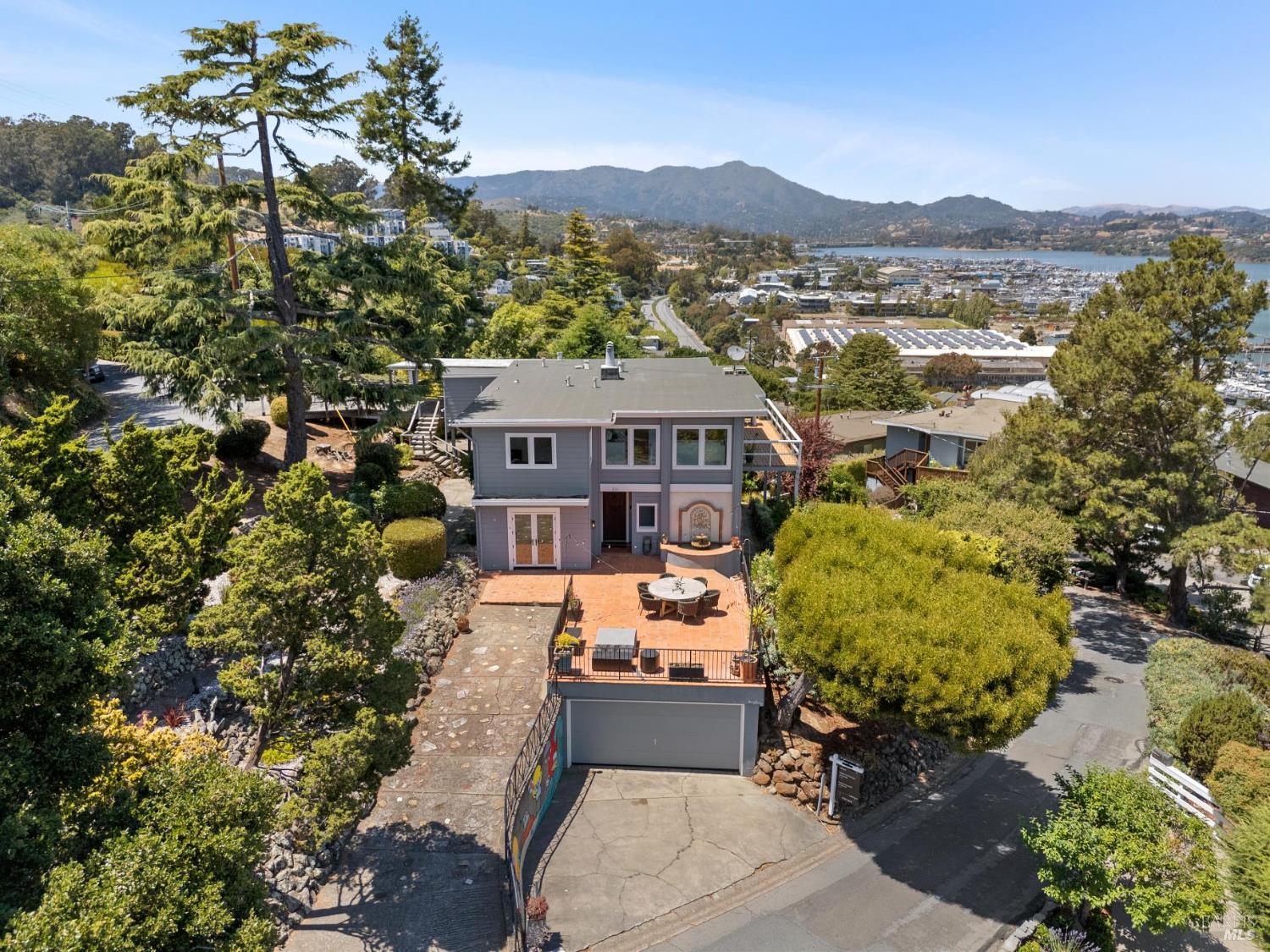 231 Cazneau Ave