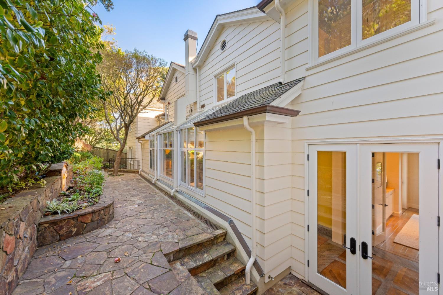 615 Sausalito Blvd
