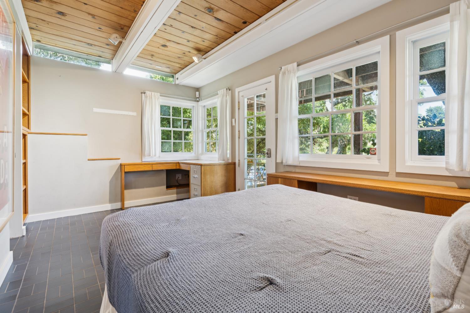 99 Glen Dr