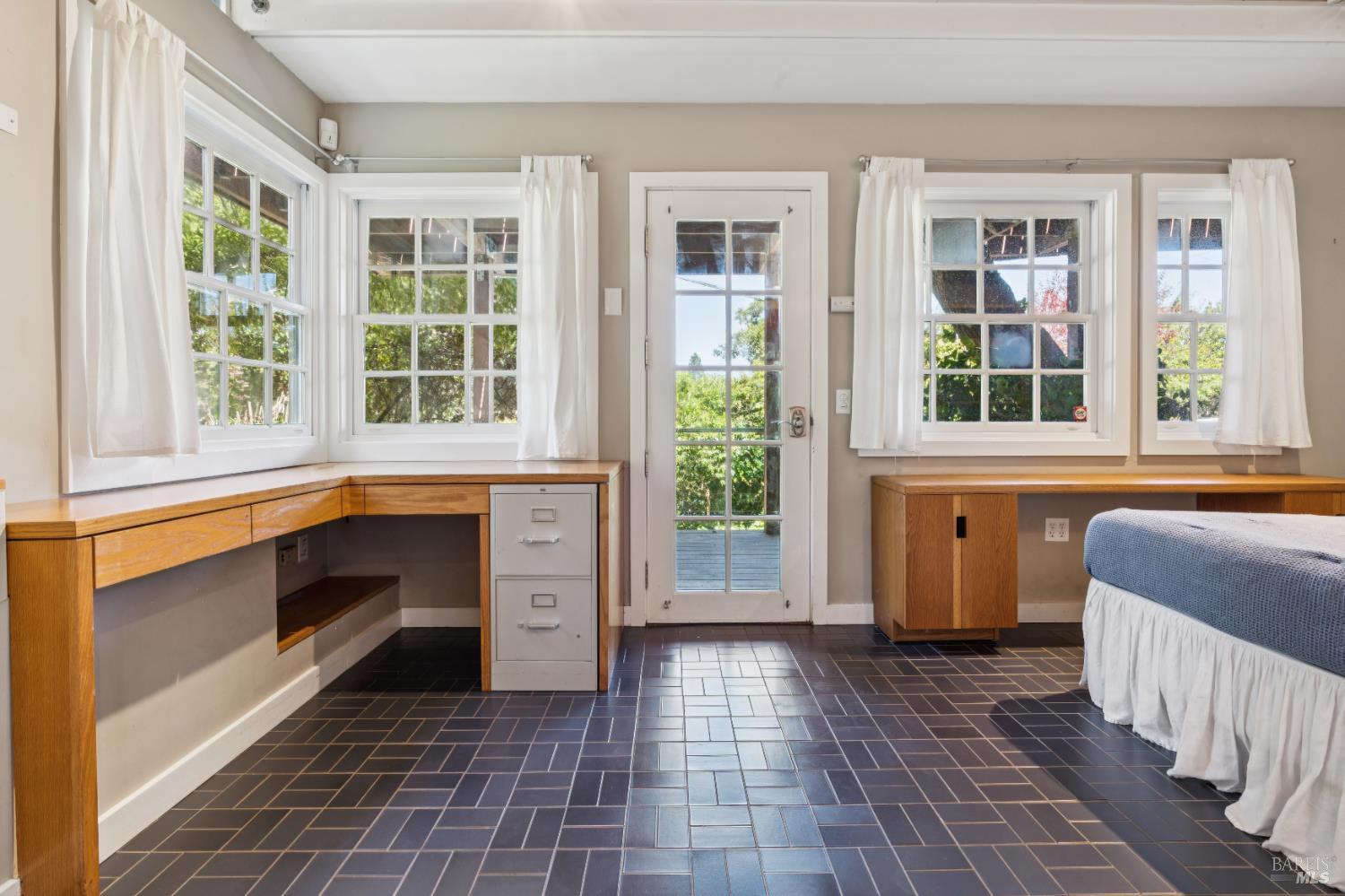 99 Glen Dr