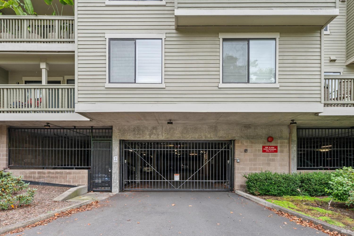 121 Eucalyptus Knoll St