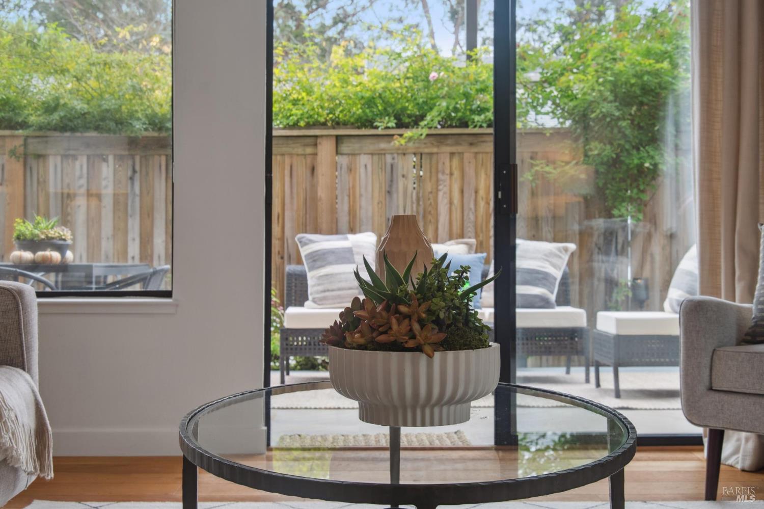 121 Eucalyptus Knoll St