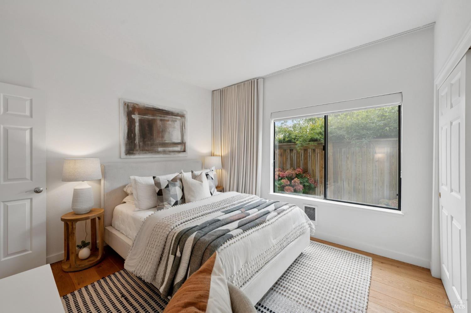 121 Eucalyptus Knoll St