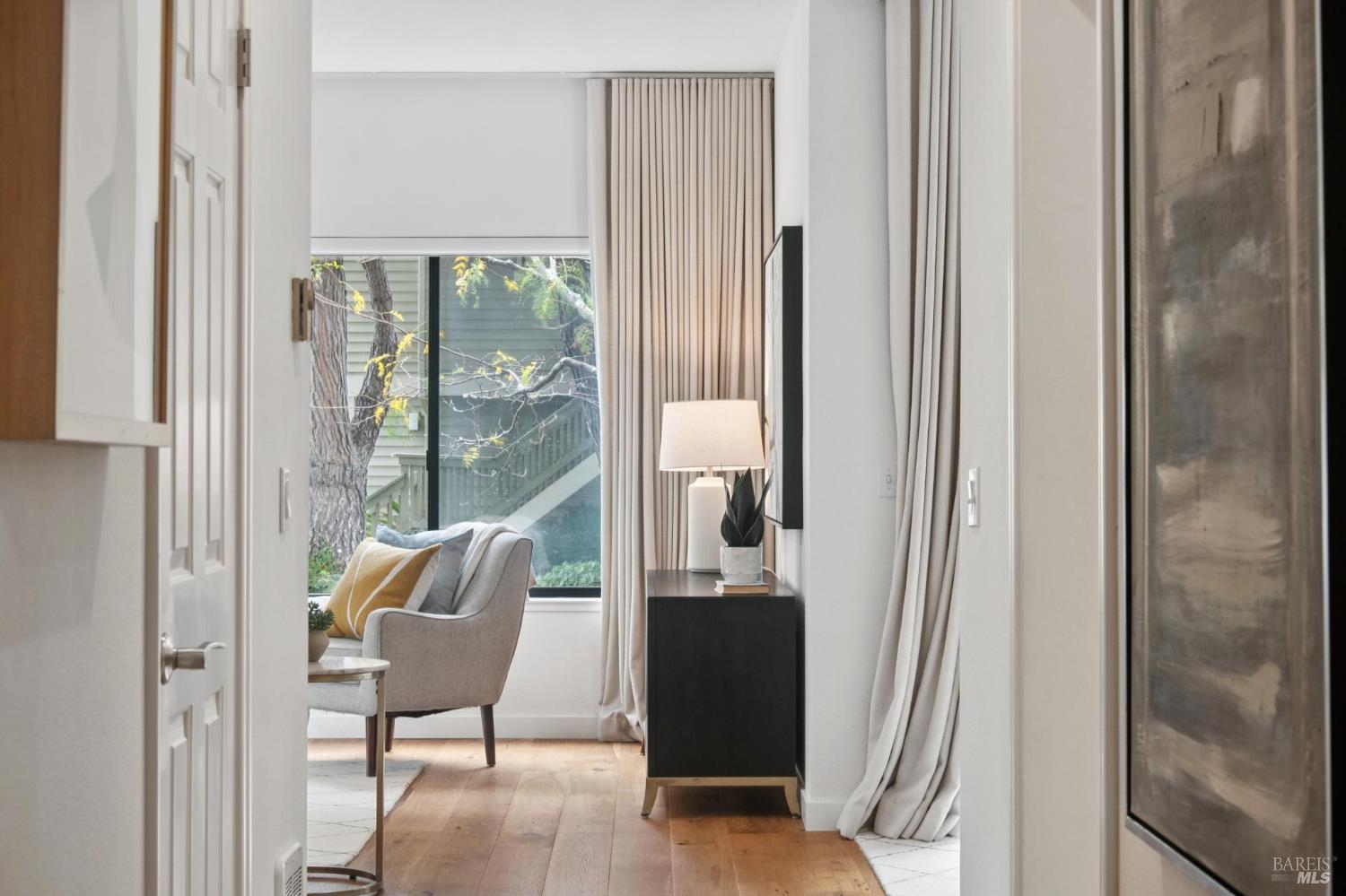 121 Eucalyptus Knoll St