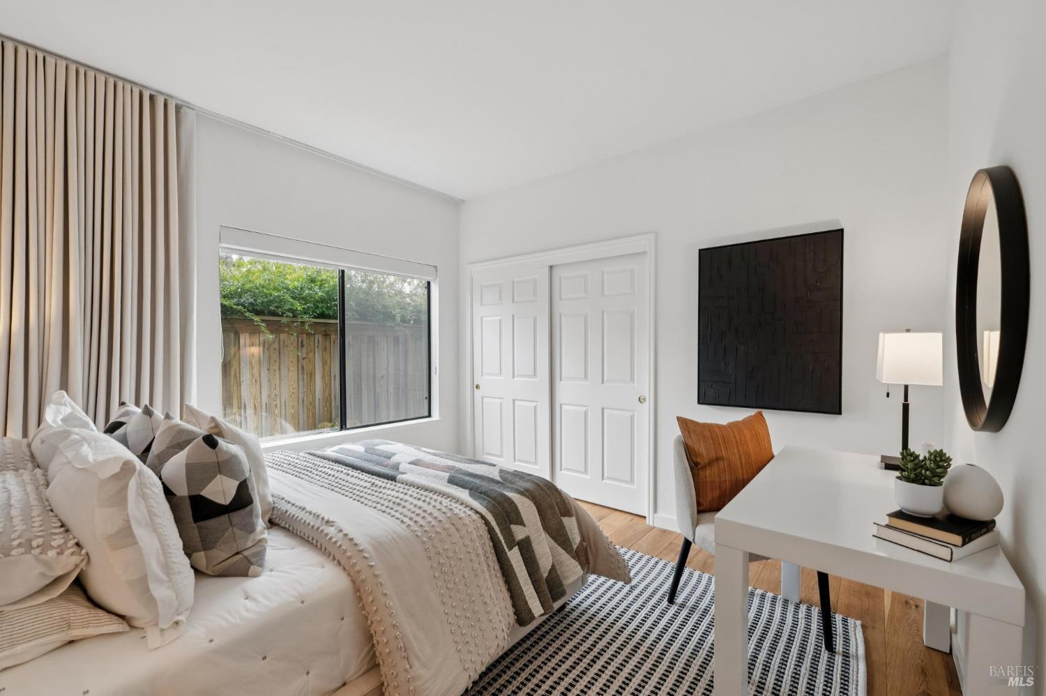 121 Eucalyptus Knoll St