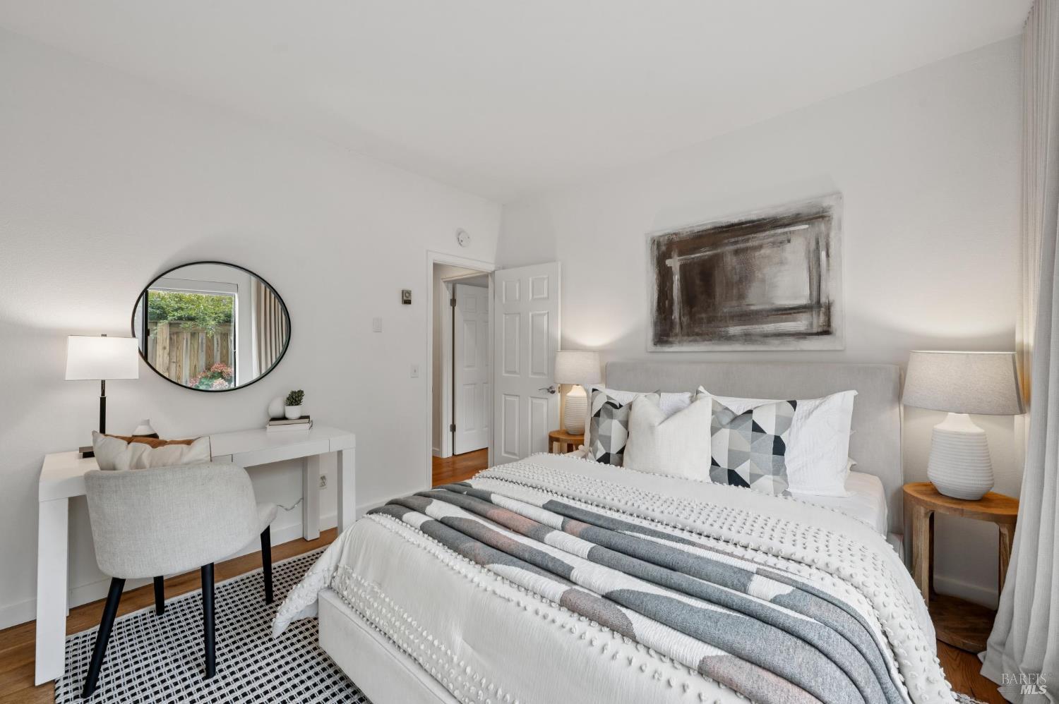 121 Eucalyptus Knoll St