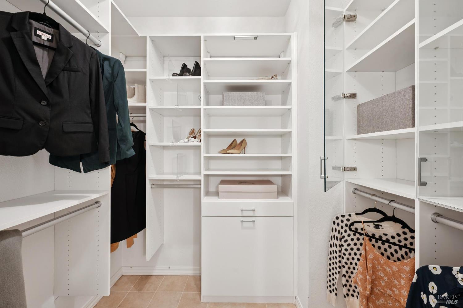 121 Eucalyptus Knoll St