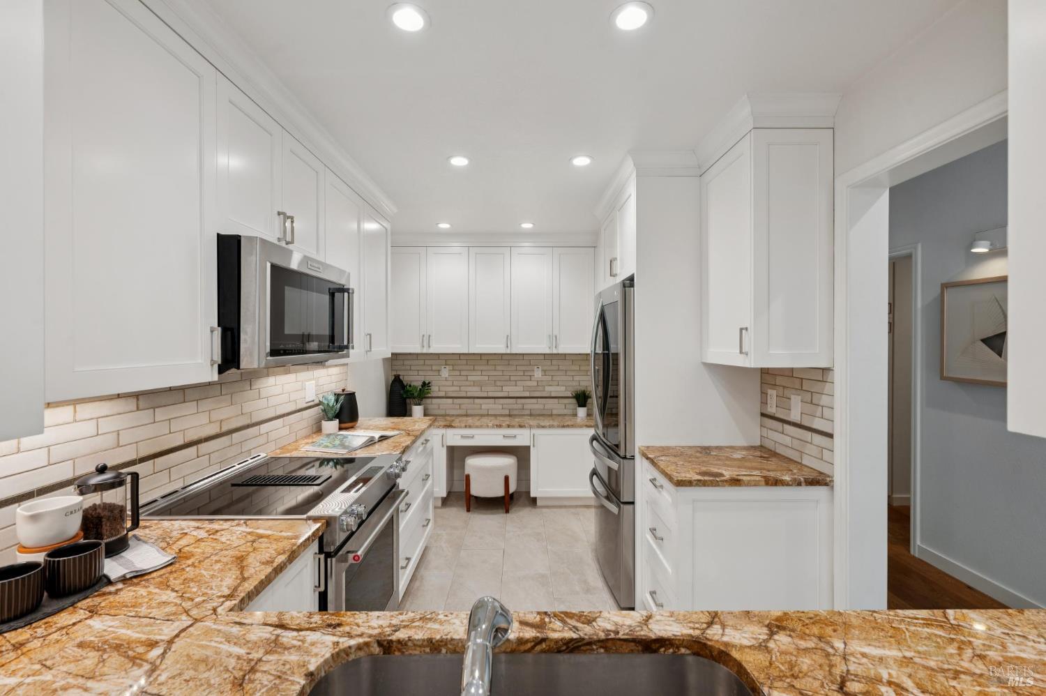 121 Eucalyptus Knoll St