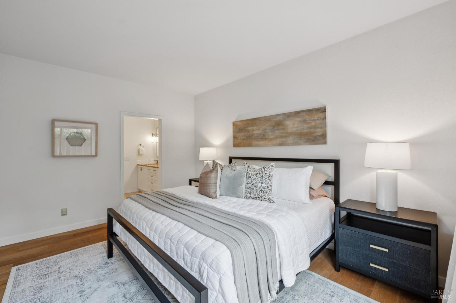 121 Eucalyptus Knoll St