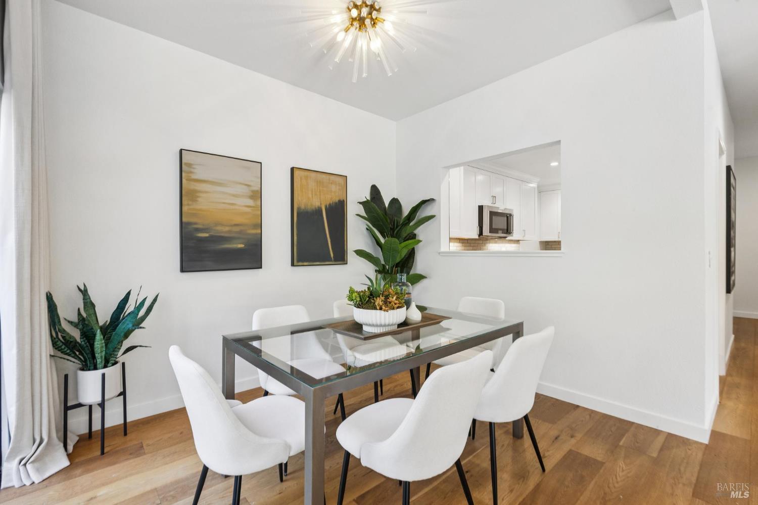 121 Eucalyptus Knoll St