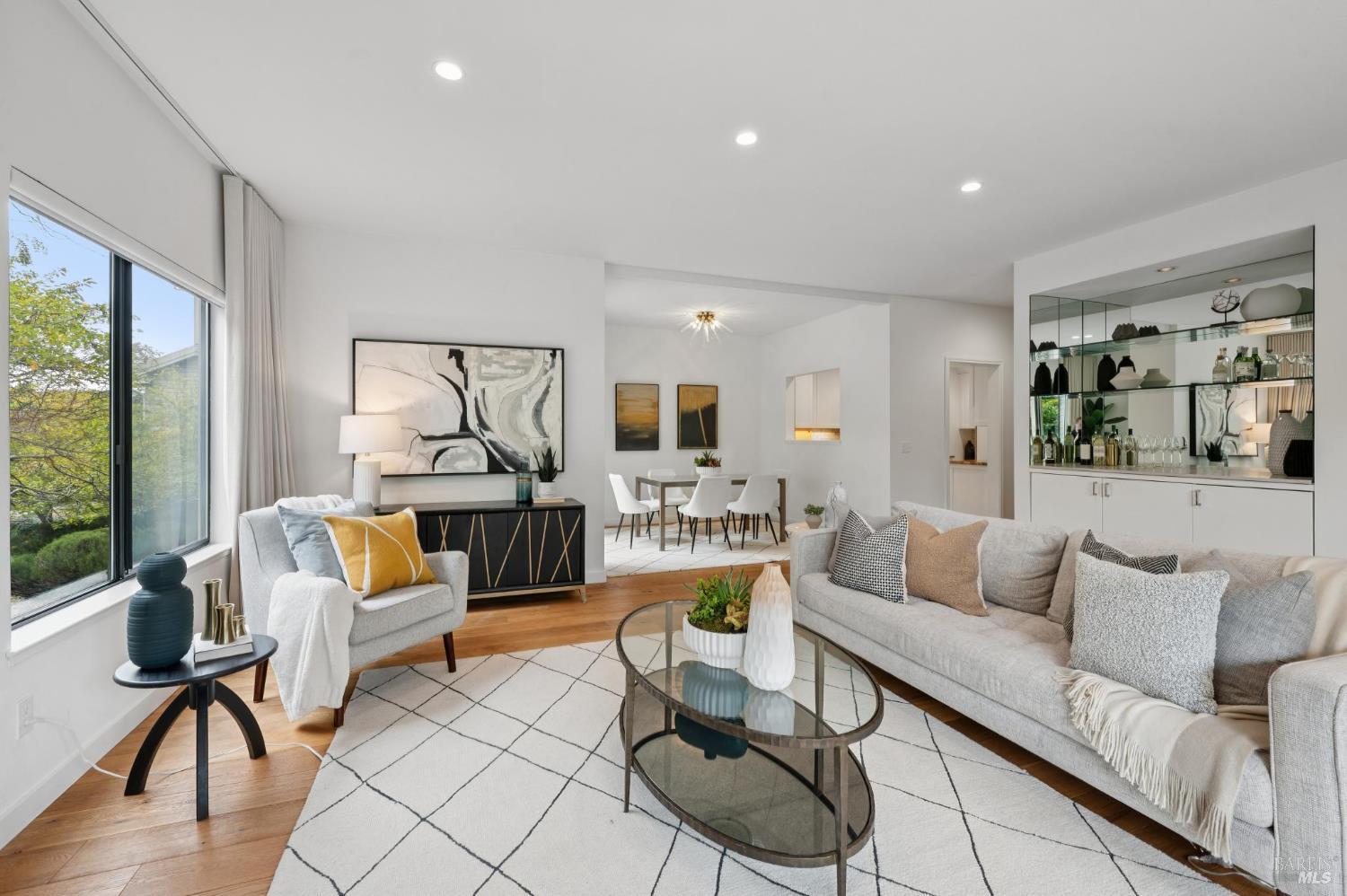 121 Eucalyptus Knoll St