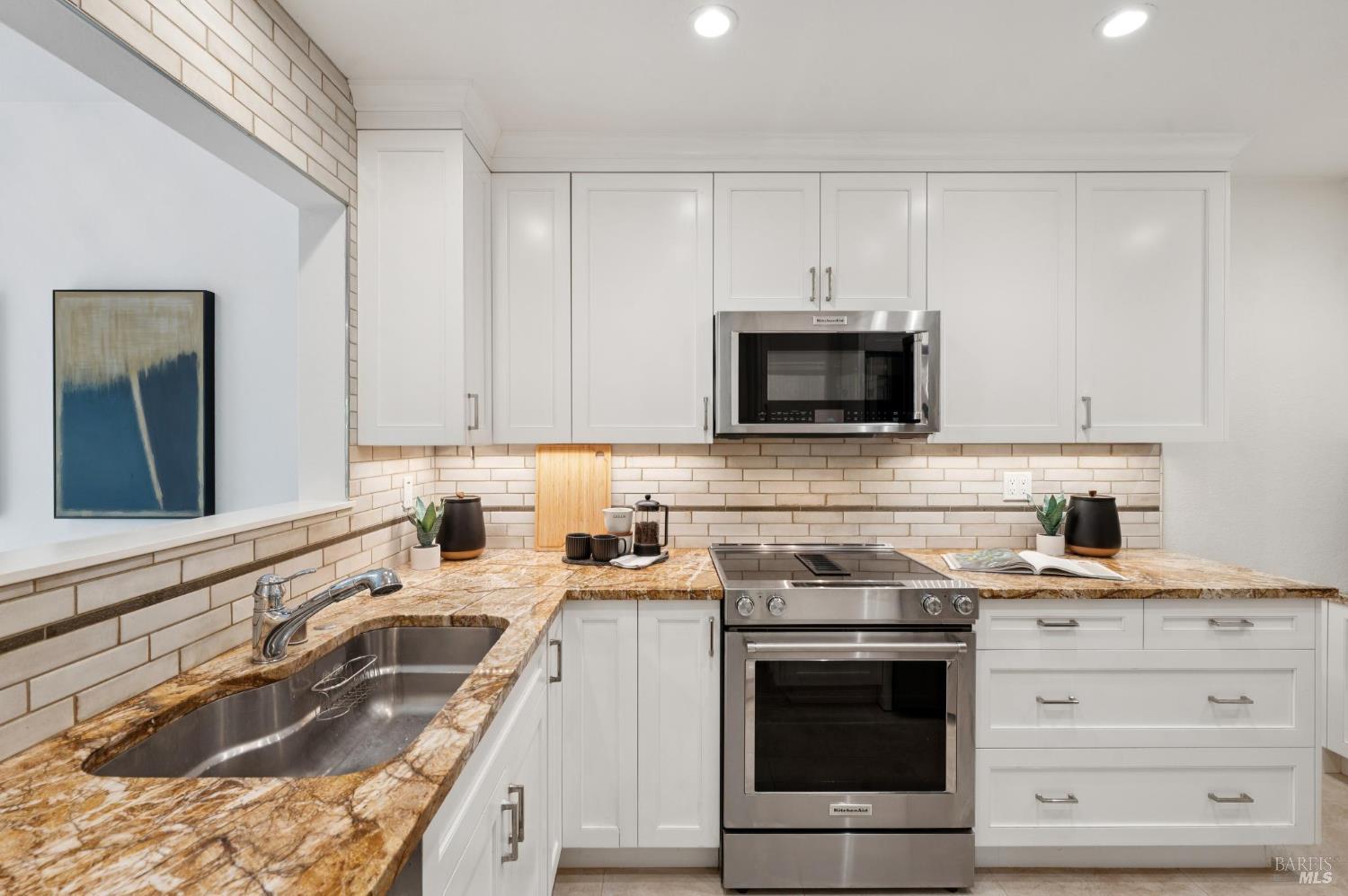 121 Eucalyptus Knoll St