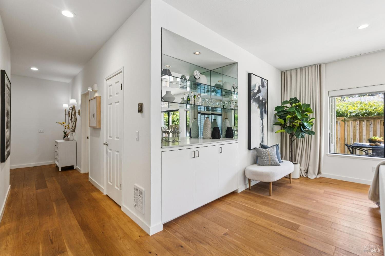 121 Eucalyptus Knoll St