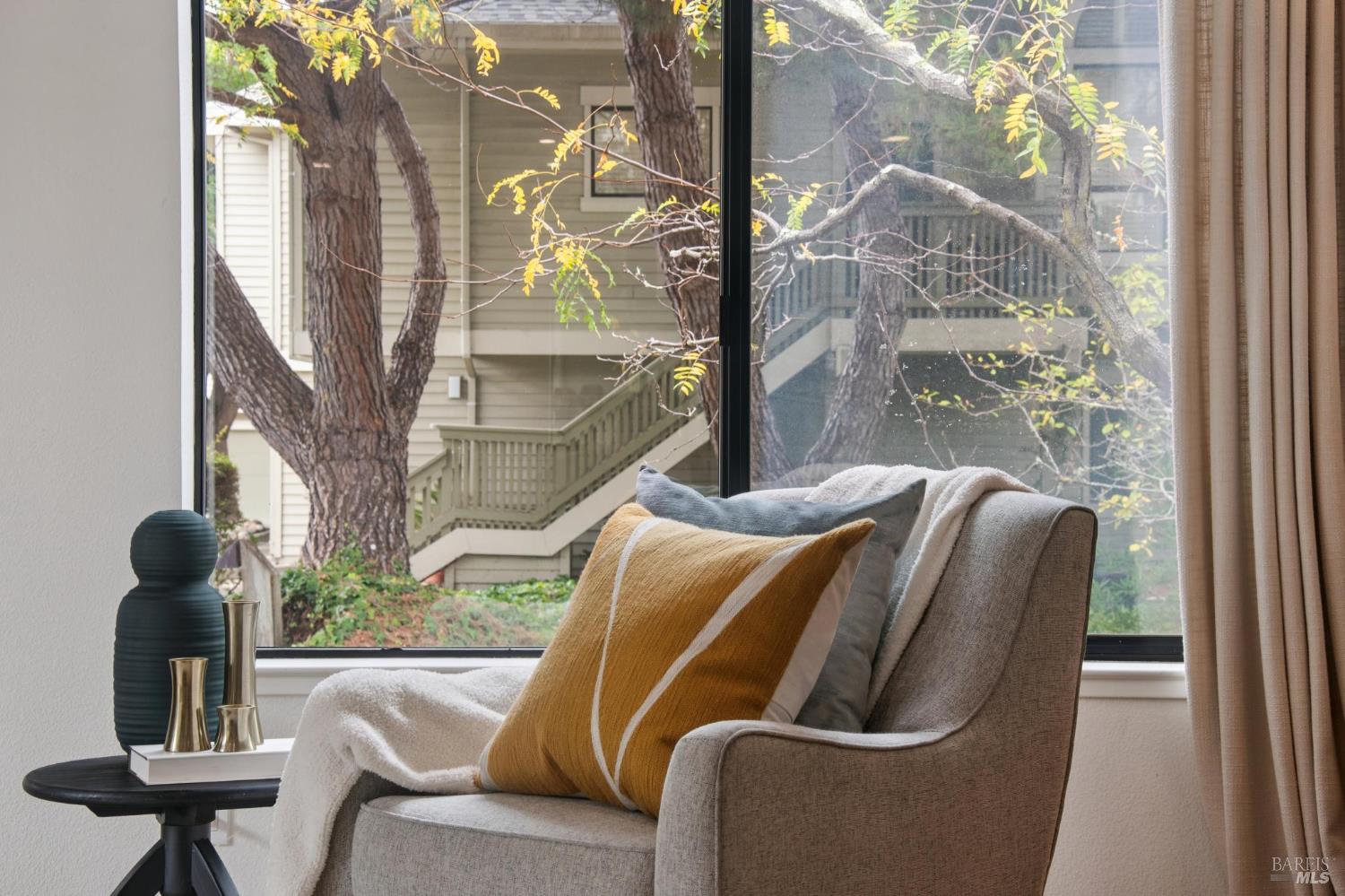 121 Eucalyptus Knoll St