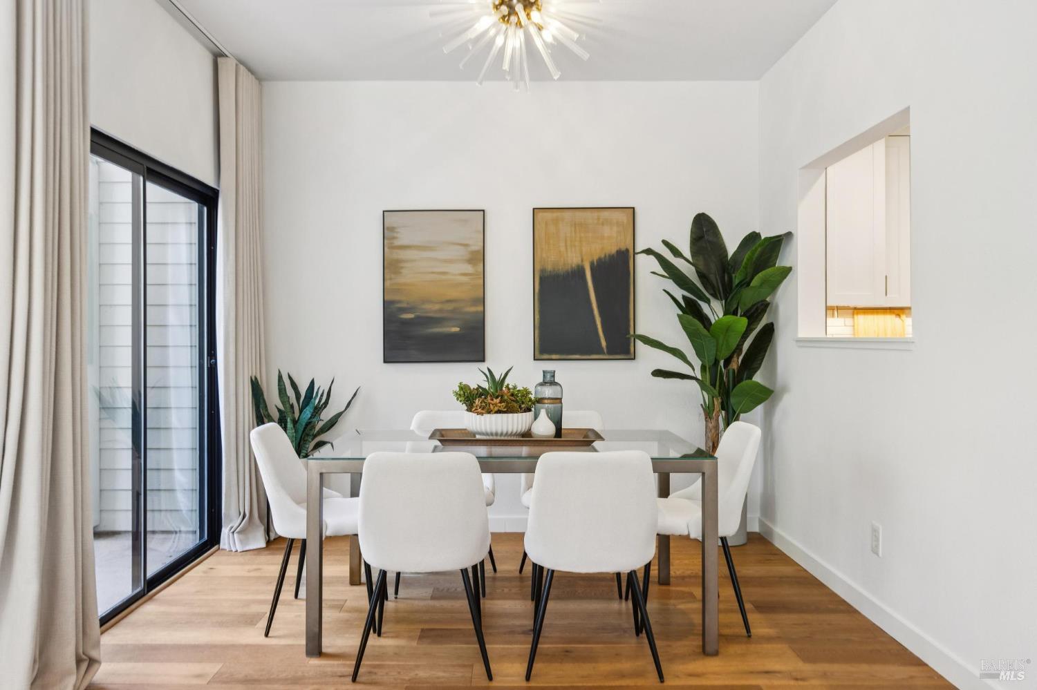 121 Eucalyptus Knoll St