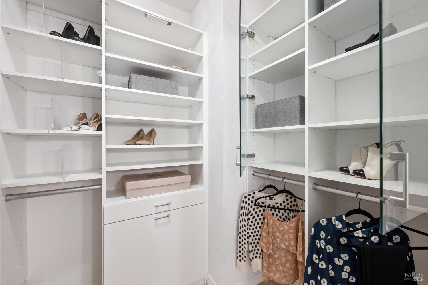 121 Eucalyptus Knoll St