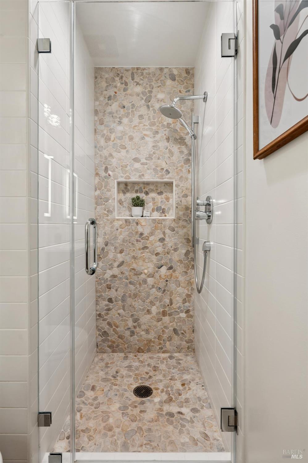 121 Eucalyptus Knoll St