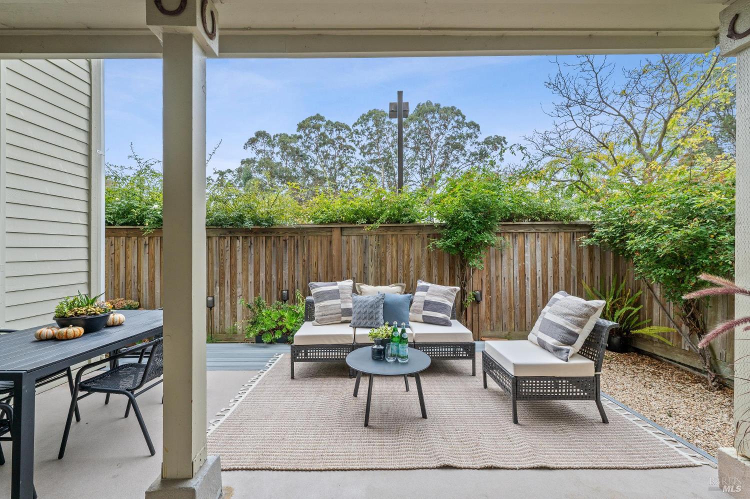 121 Eucalyptus Knoll St