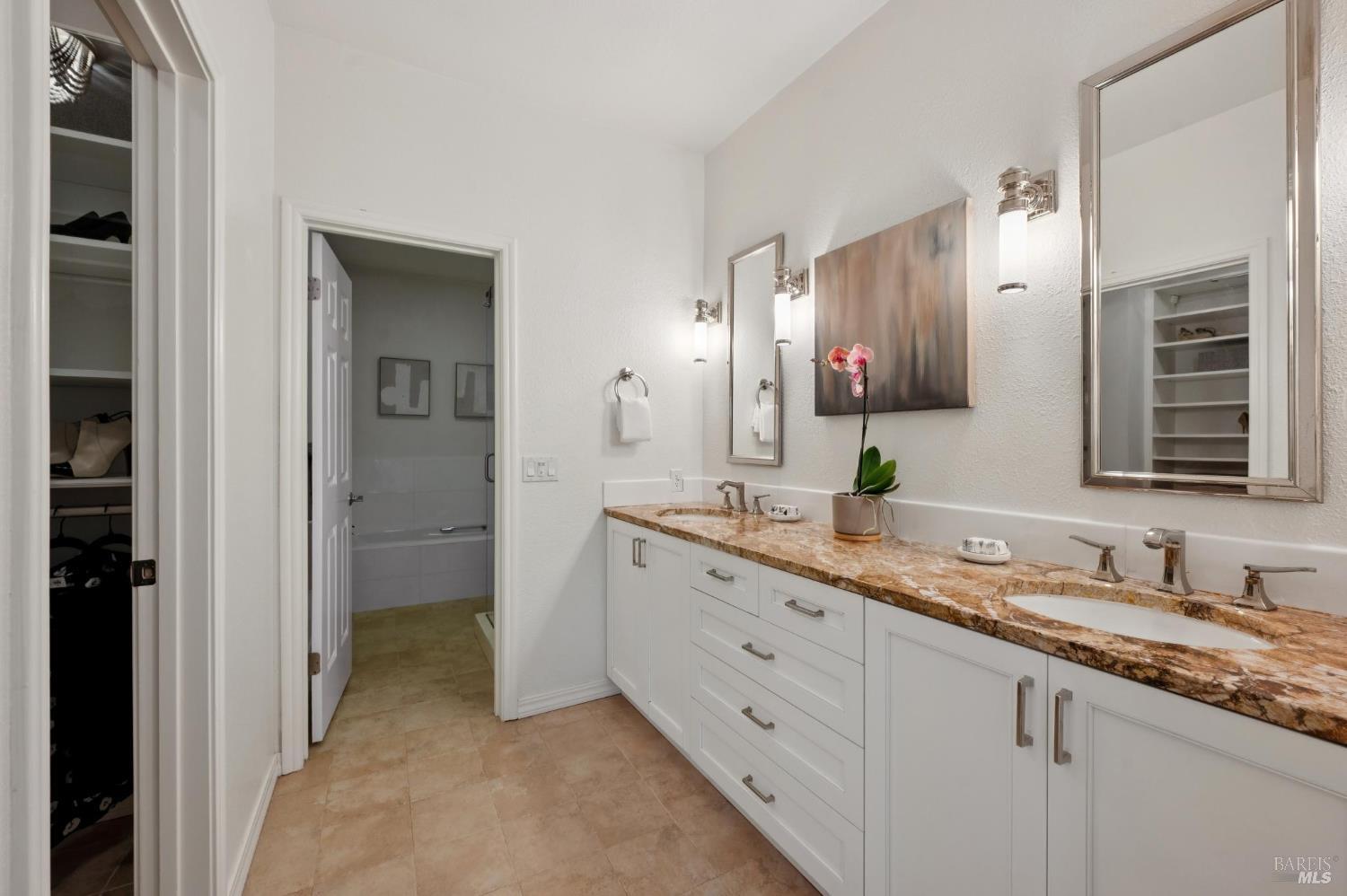 121 Eucalyptus Knoll St