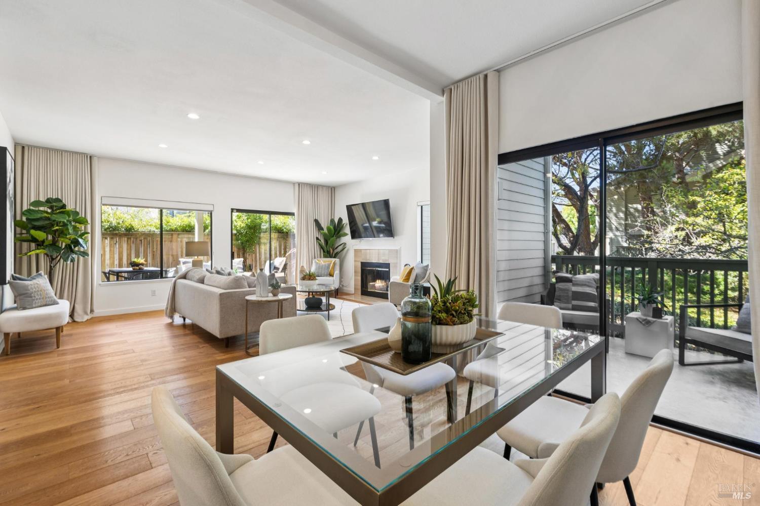 121 Eucalyptus Knoll St