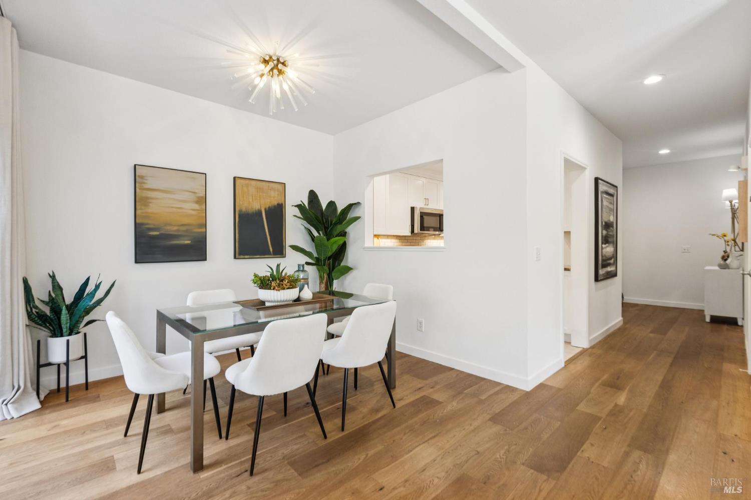 121 Eucalyptus Knoll St