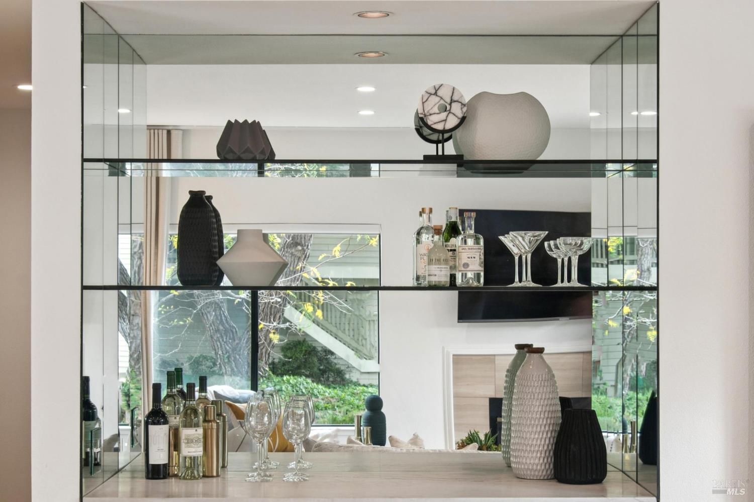 121 Eucalyptus Knoll St