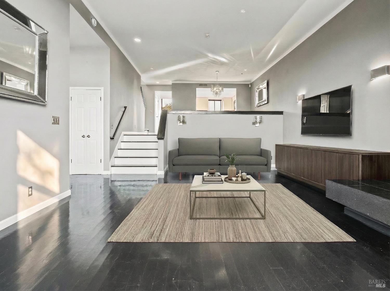 846 Olima Street