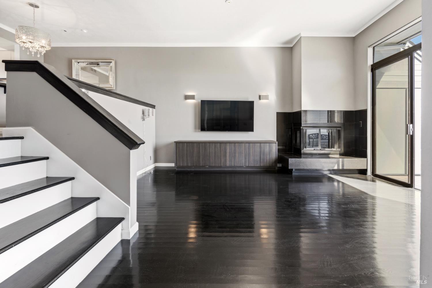 846 Olima Street