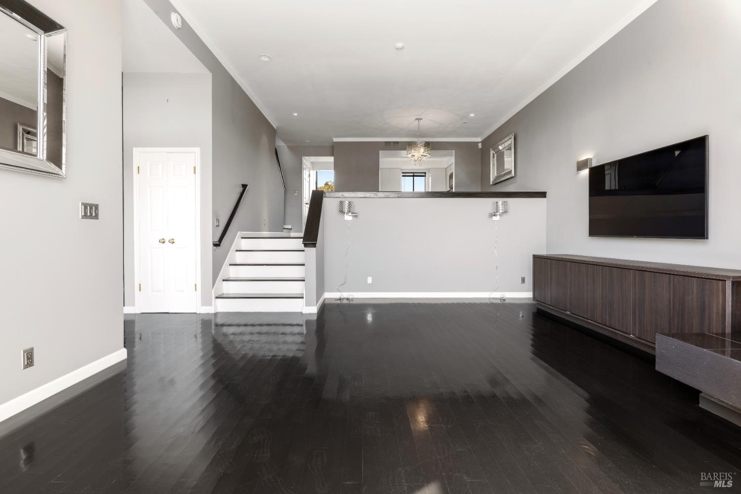846 Olima Street