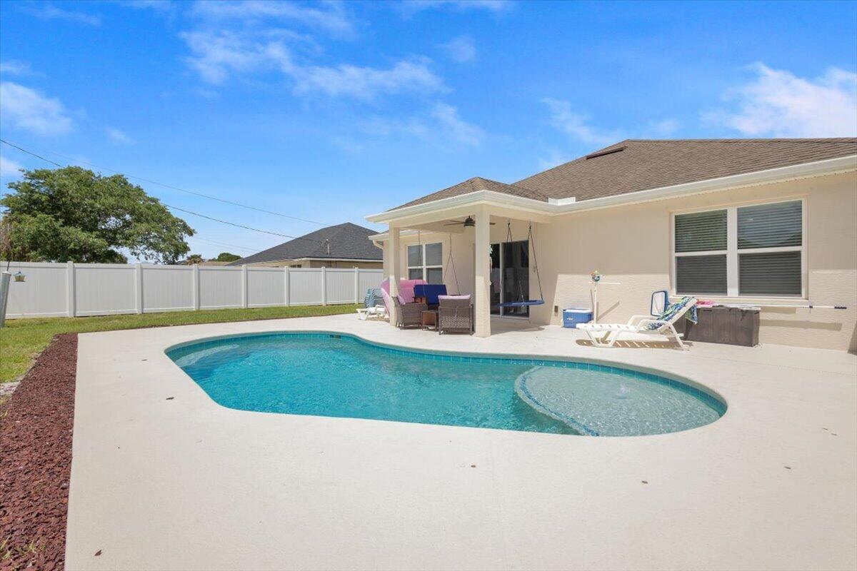 1532 SW Birkey Avenue, Port St. Lucie