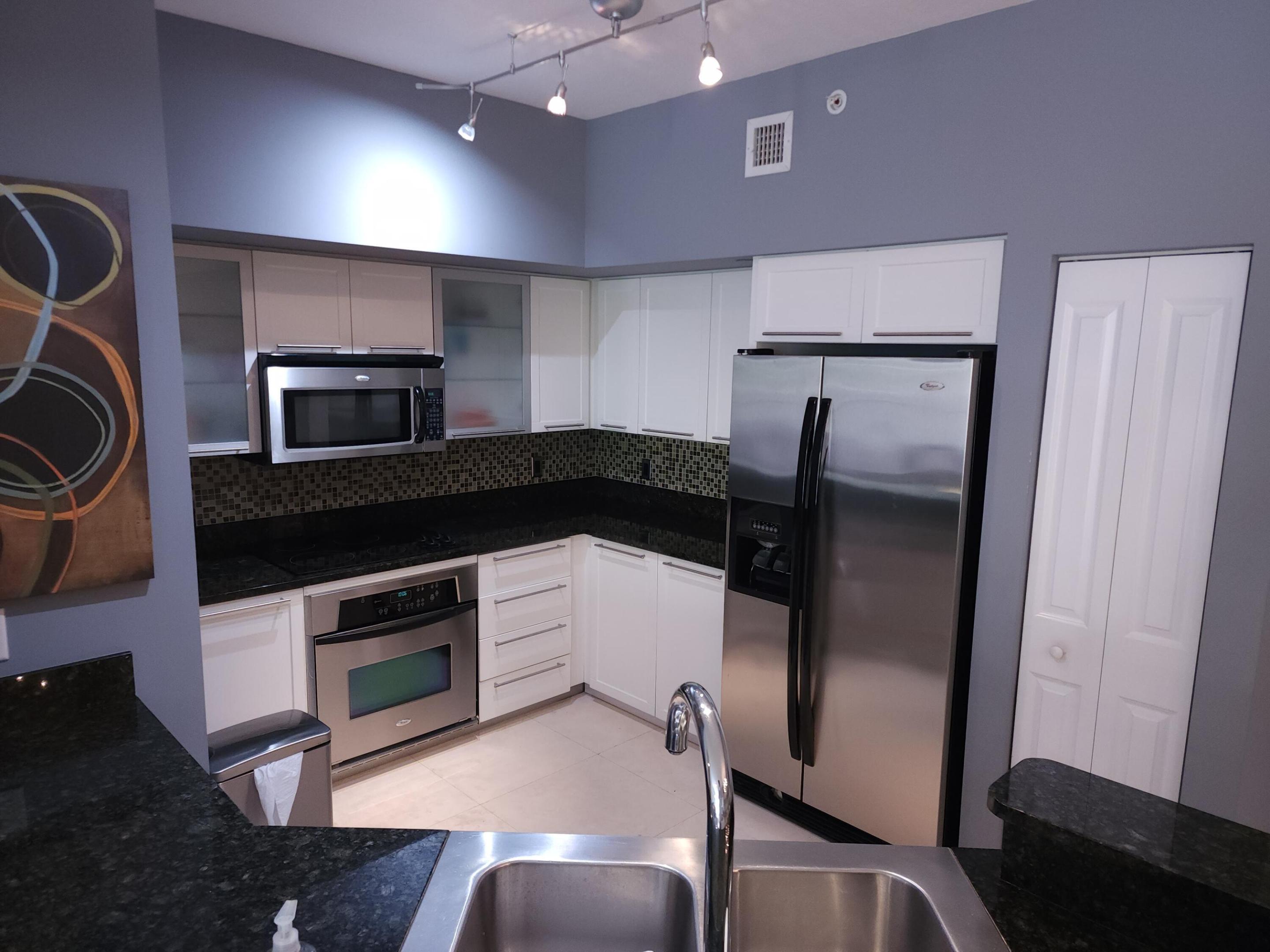 225 NE 1st Street 303