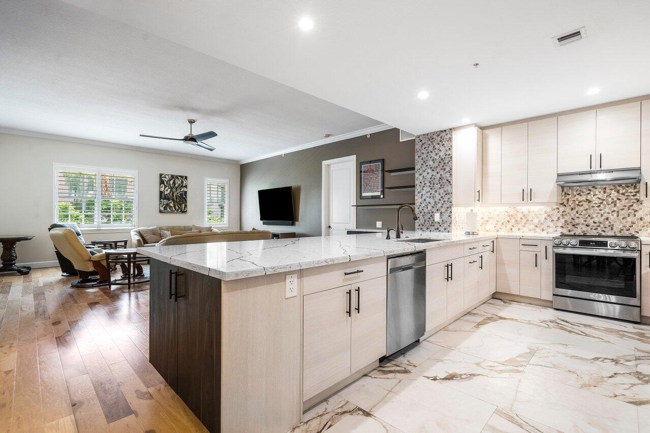 200 NE 2nd Avenue 209