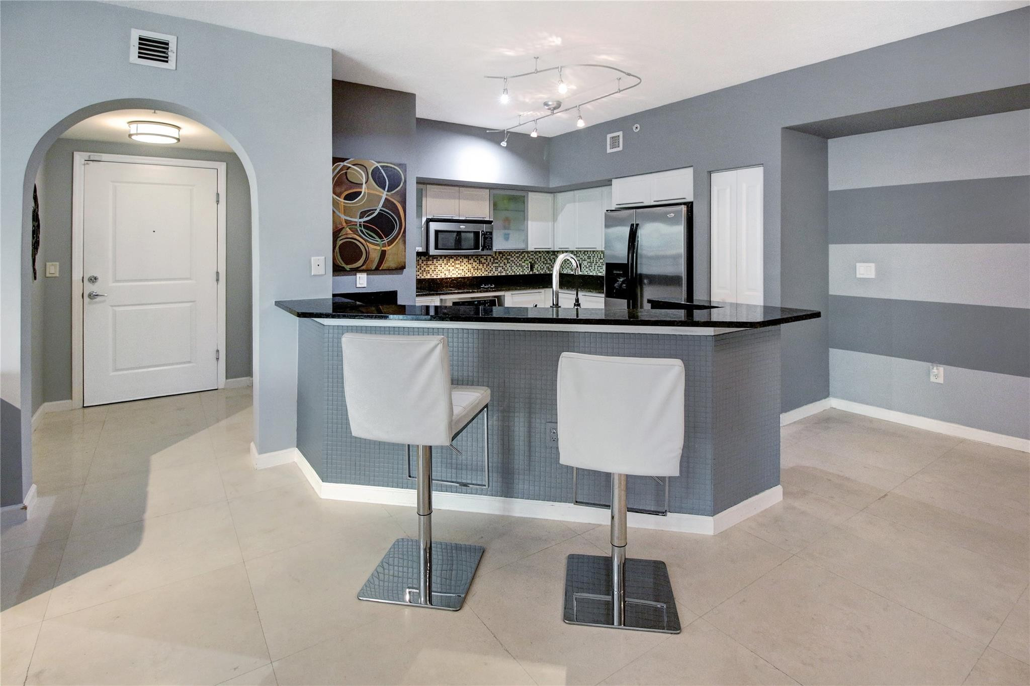 225 NE 1st St 303