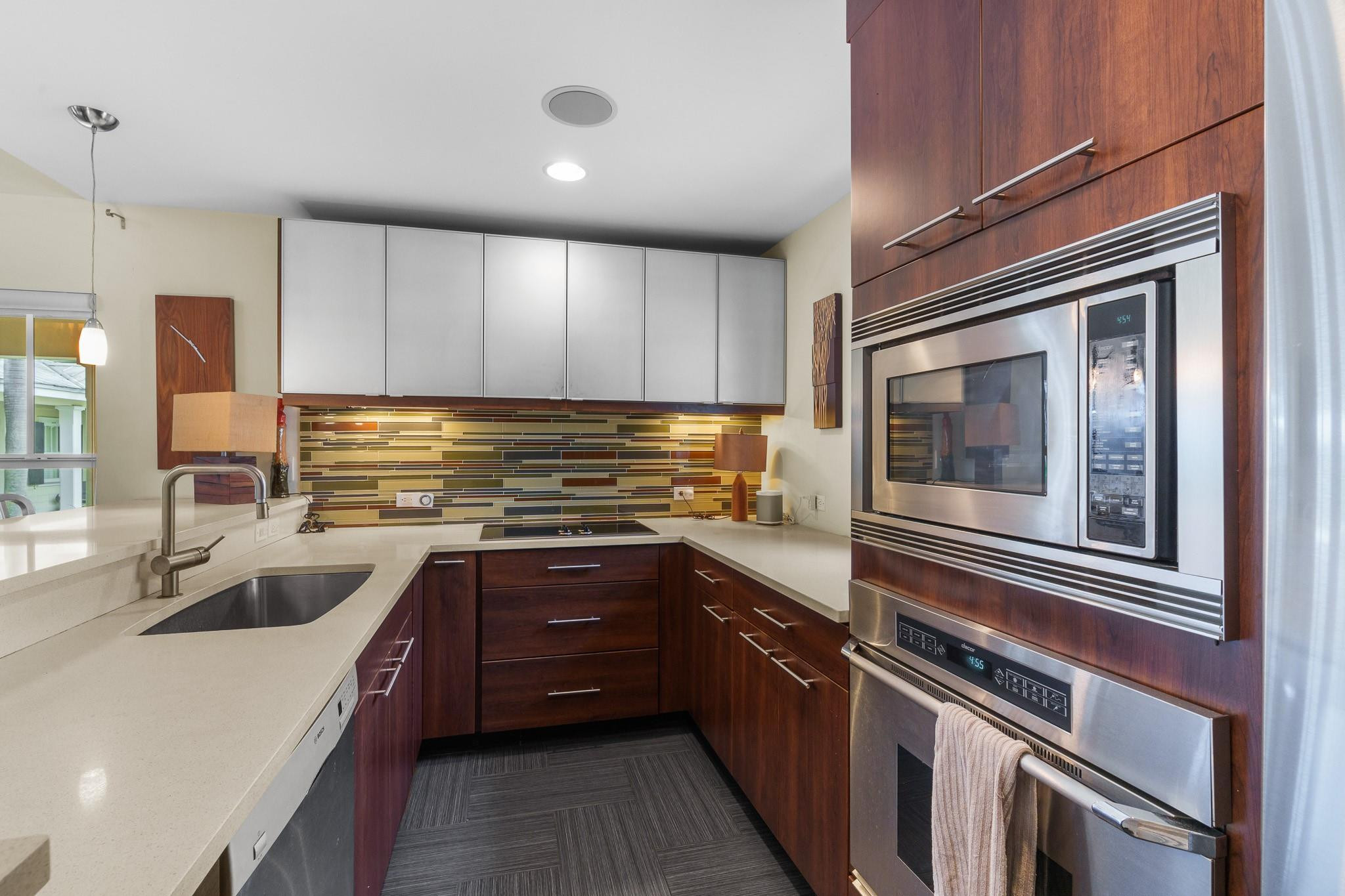 114 NE 10th Street