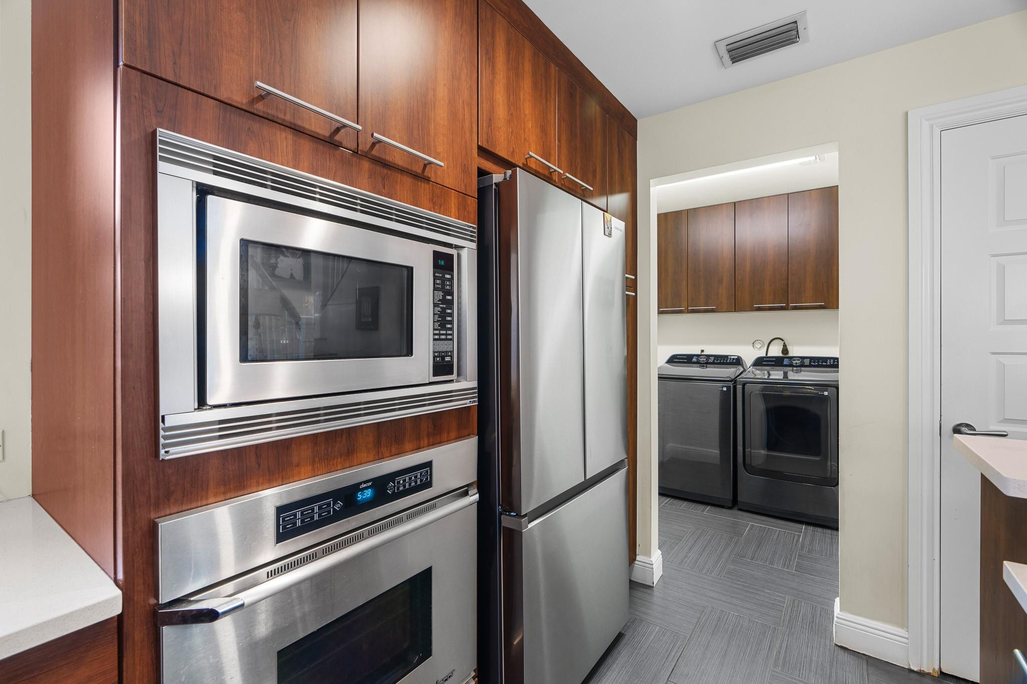 114 NE 10th Street