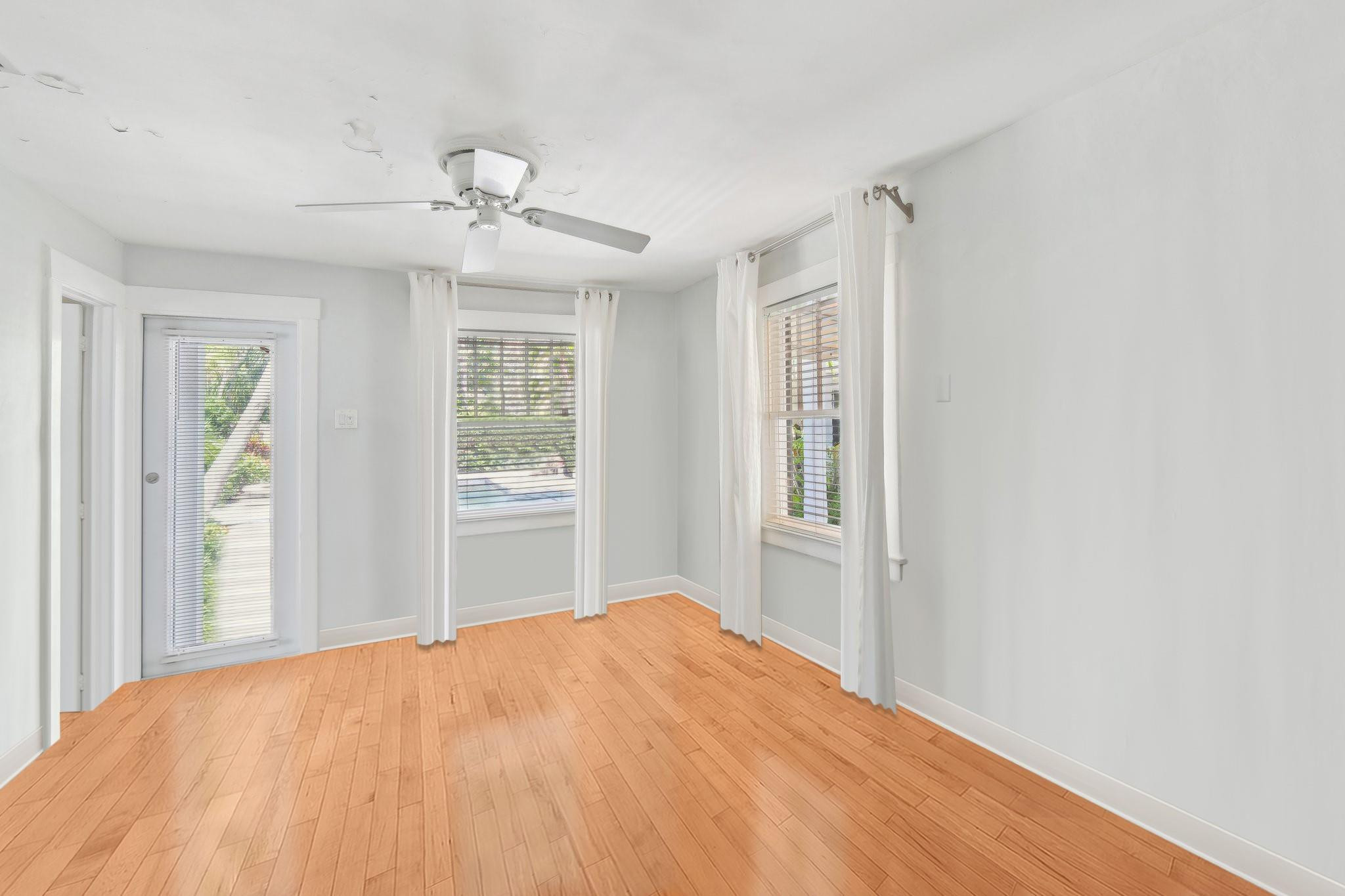 114 NE 10th Street