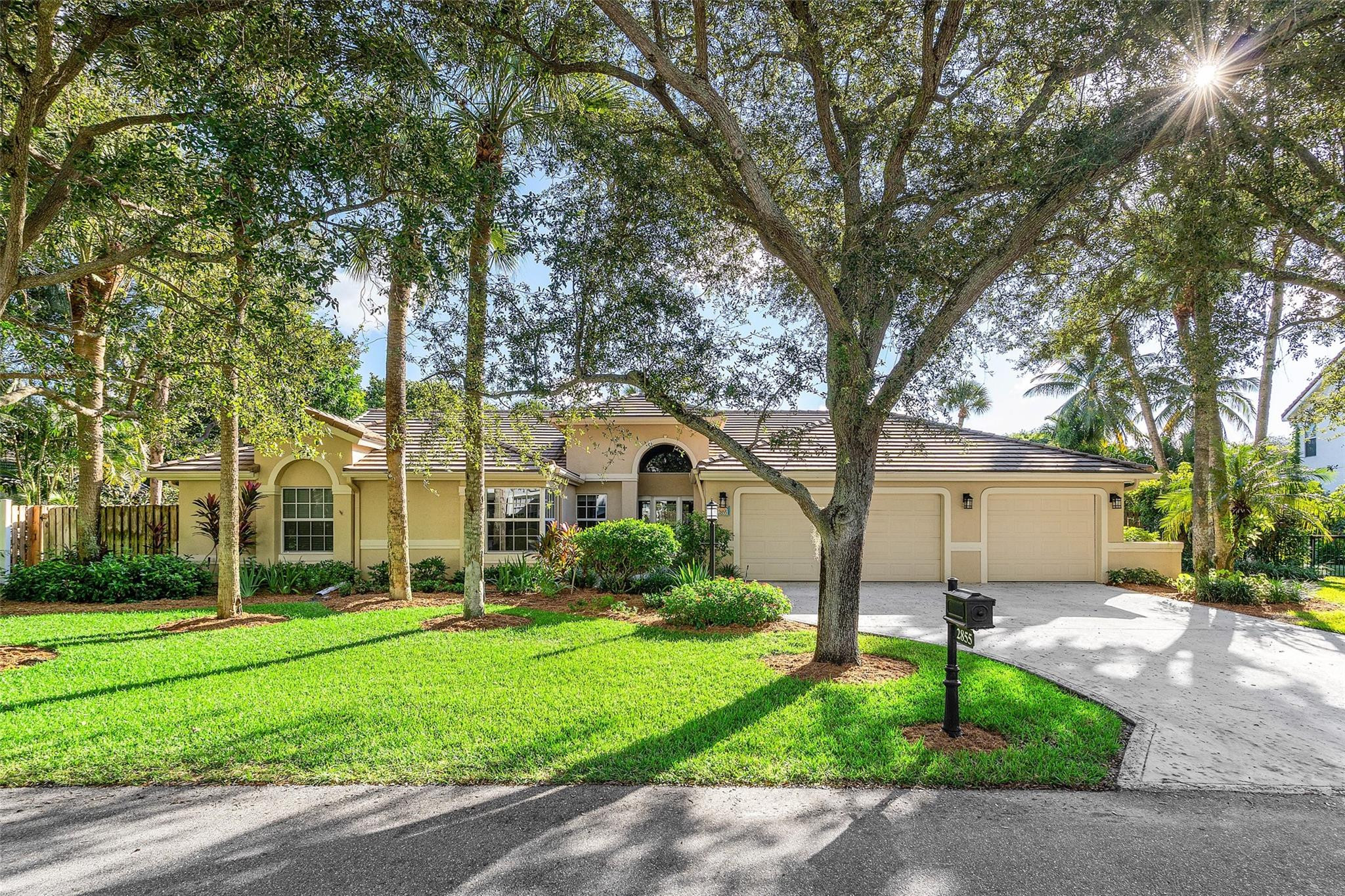2855 Hampton Circle