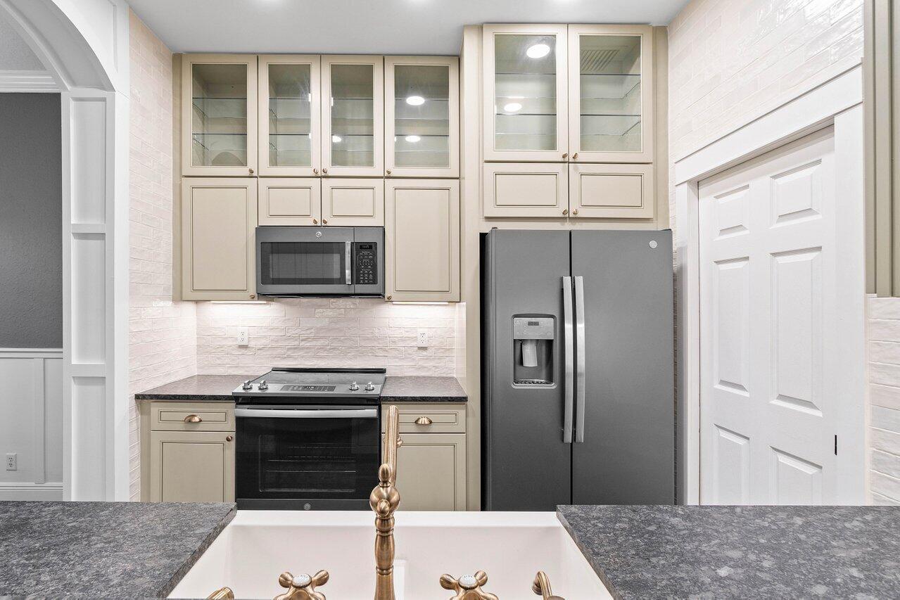 2789 Eagle Rock Circle 2