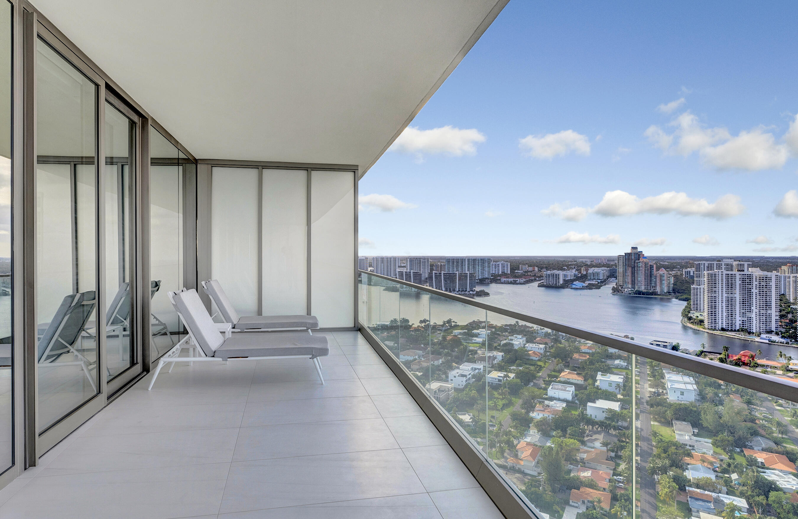 18975 Collins Avenue 3201