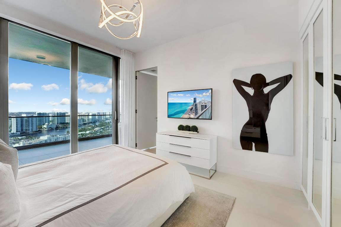 18975 Collins Avenue 3201