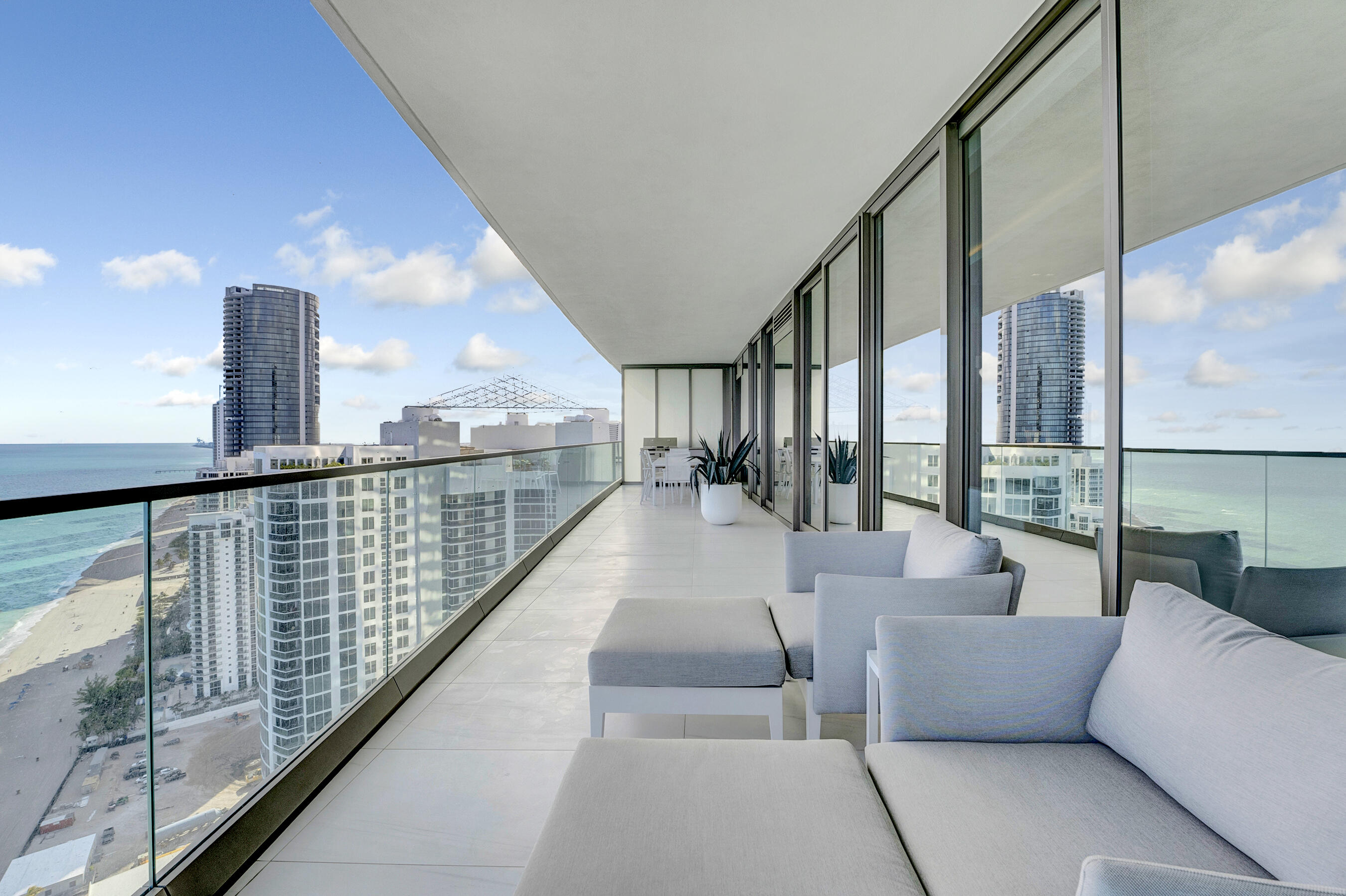 18975 Collins Avenue 3201