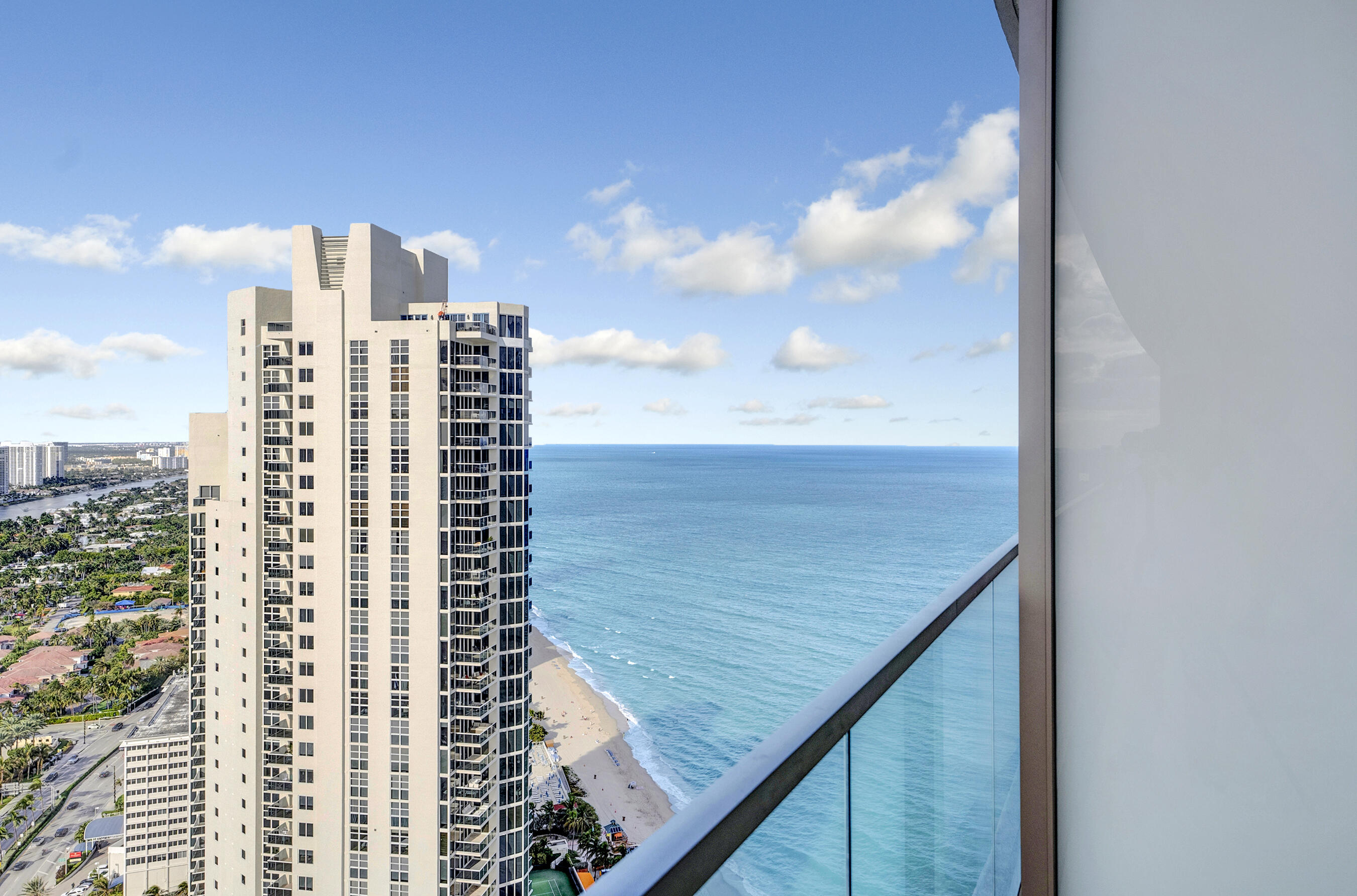 18975 Collins Avenue 3201