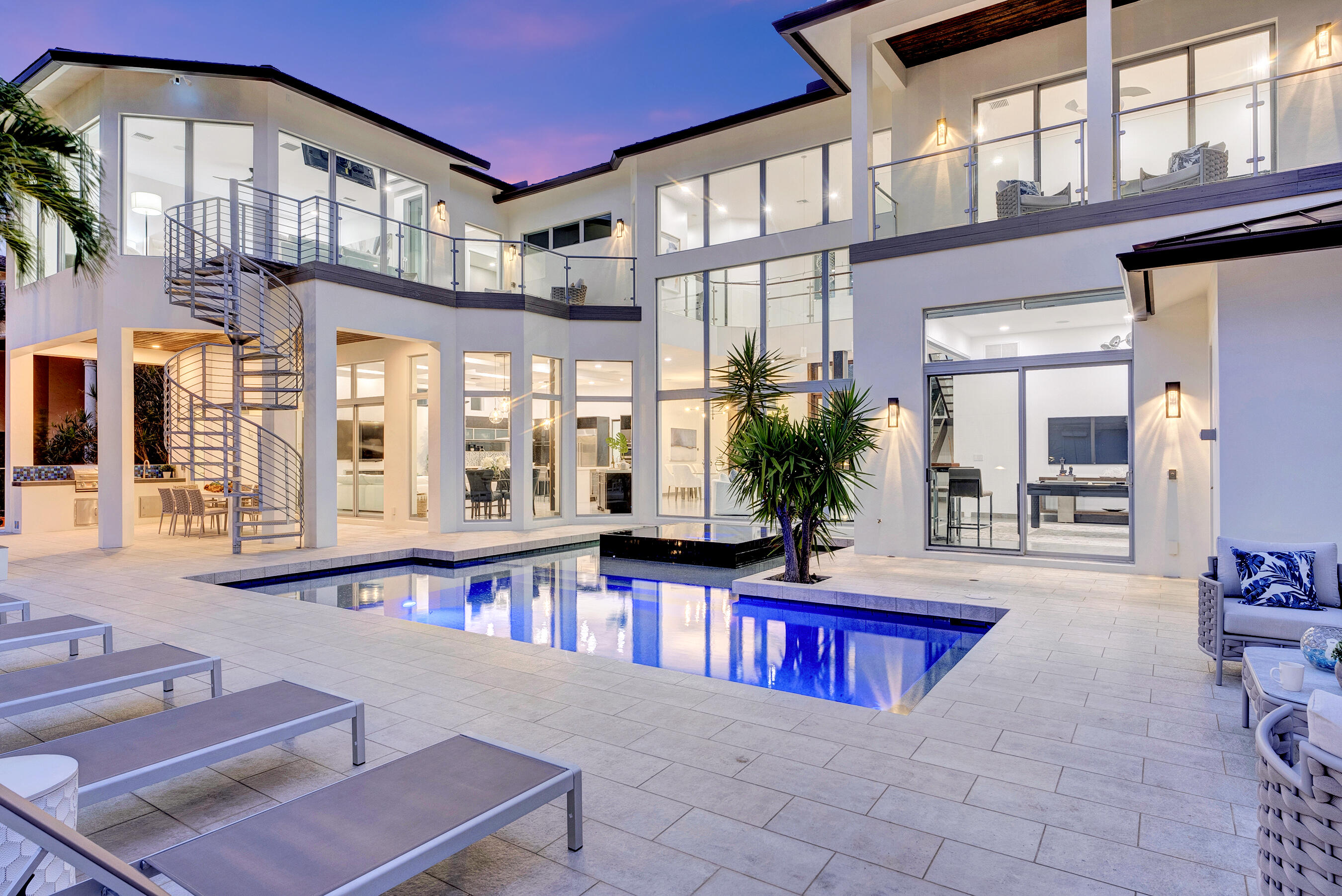 1005 Rhodes Villa Avenue