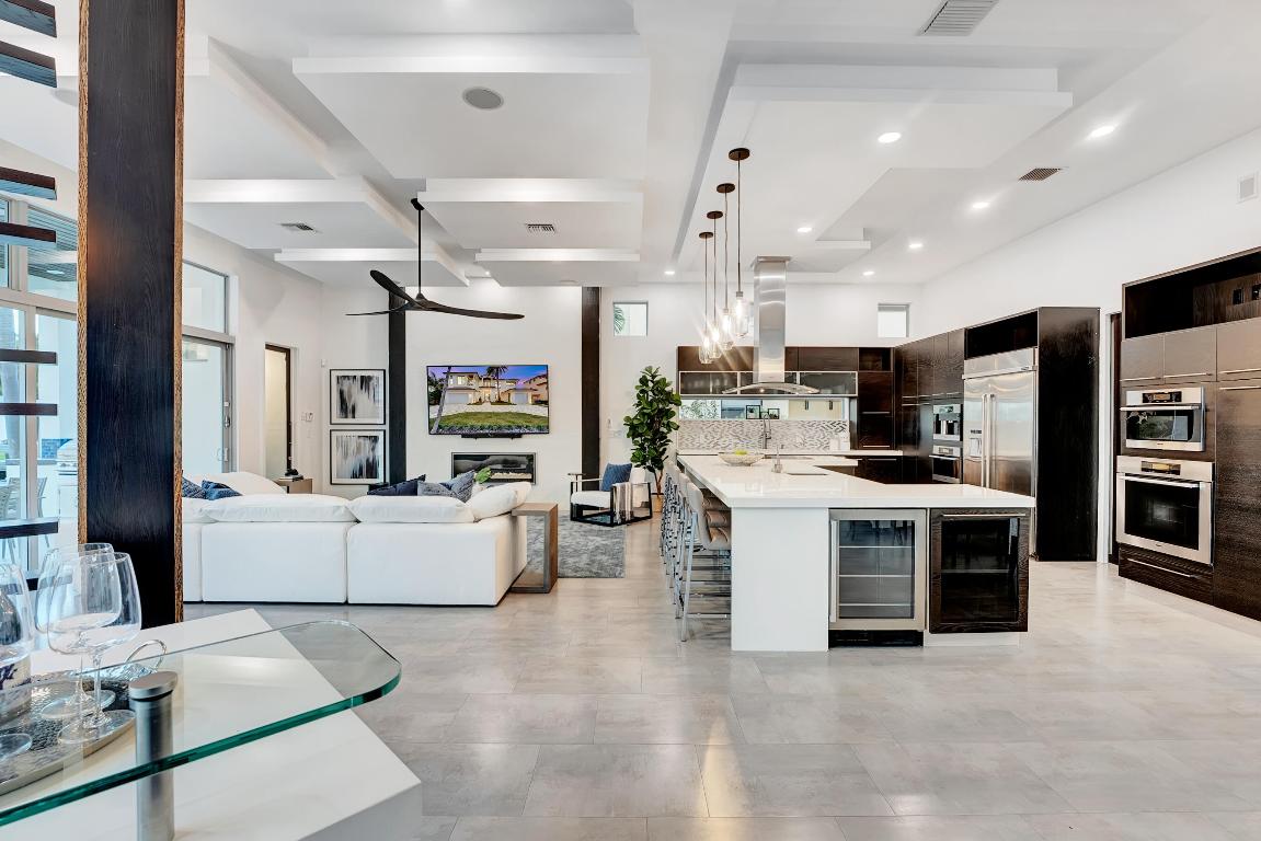 1005 Rhodes Villa Avenue