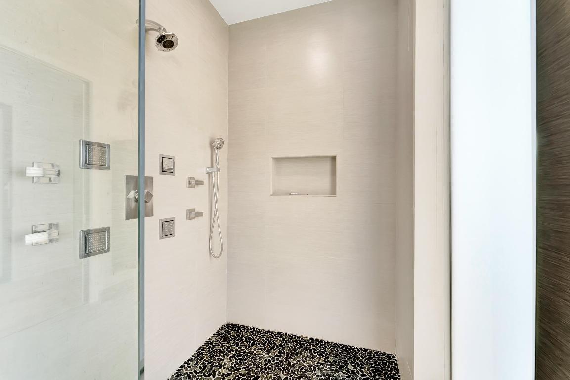 1005 Rhodes Villa Avenue