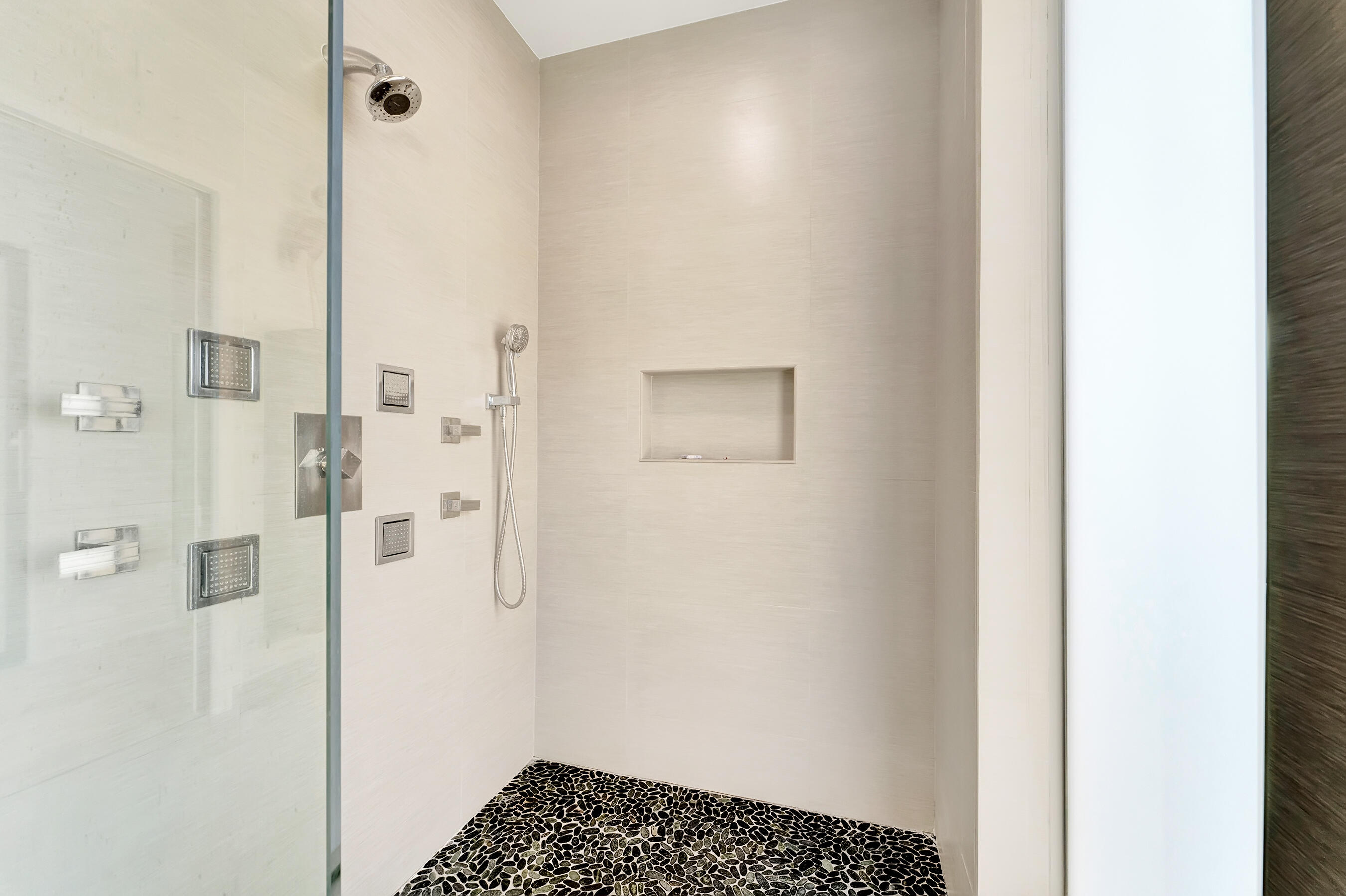 1005 Rhodes Villa Avenue