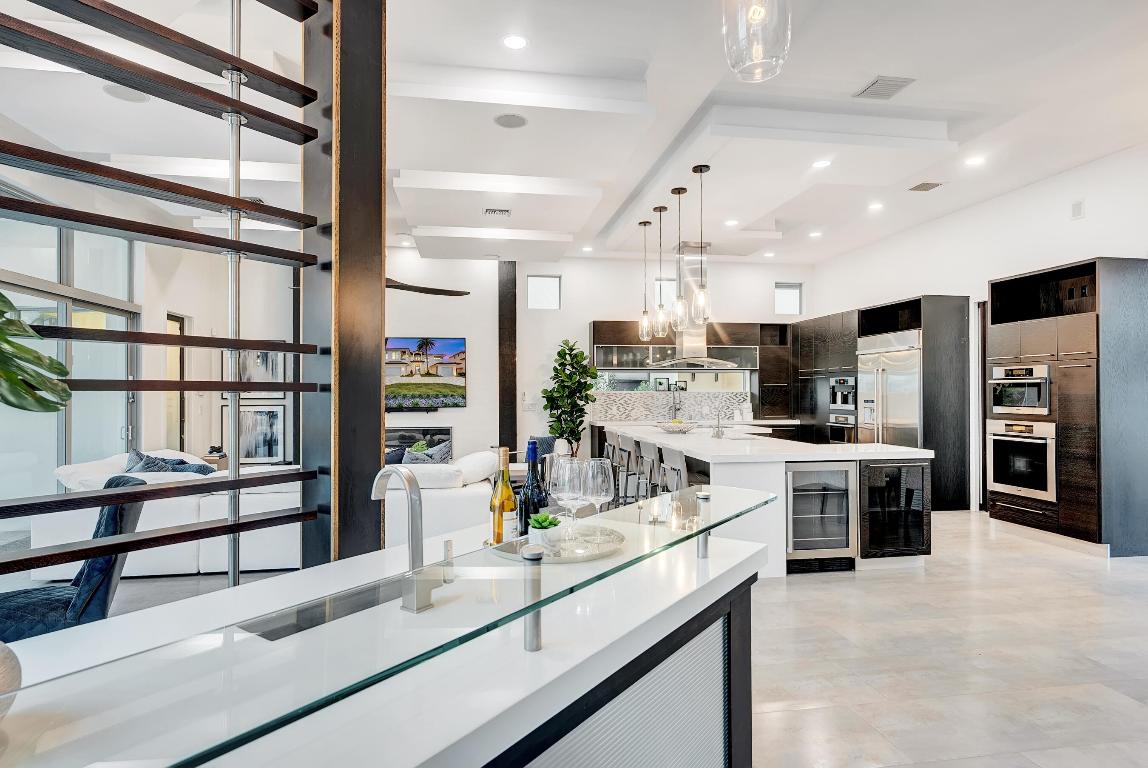 1005 Rhodes Villa Avenue