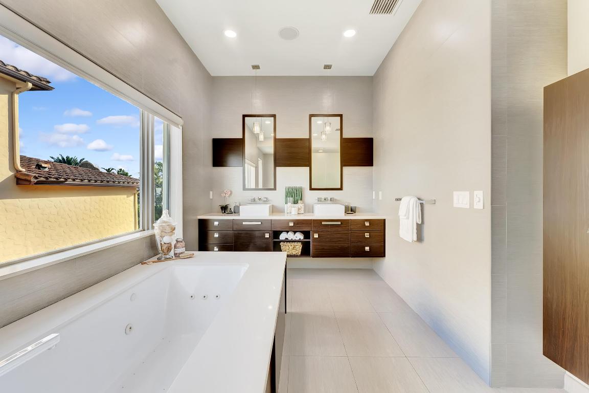 1005 Rhodes Villa Avenue